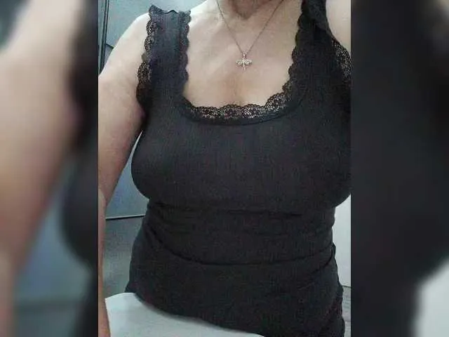 Live sex webcam photo for Tata42 #291140772