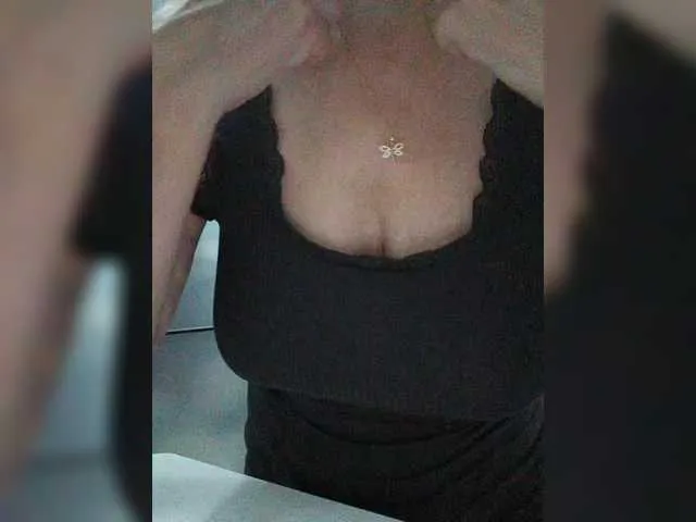 Live sex webcam photo for Tata42 #291147132