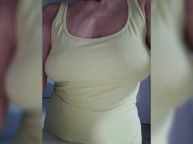 Live sex webcam photo for Tata42 #292429832