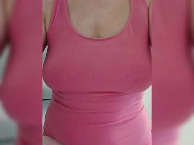 Live sex webcam photo for Tata42 #293100935