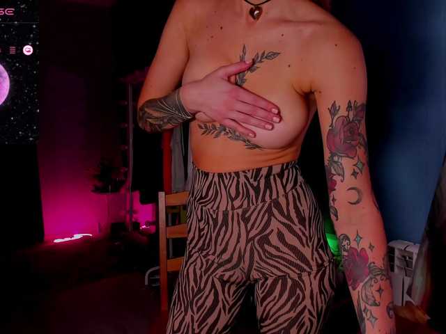 Live sex webcam photo for Tatachka1 #277490162