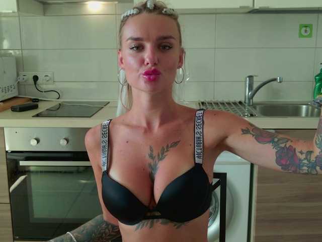 Live sex webcam photo for Tatachka1 #291668783