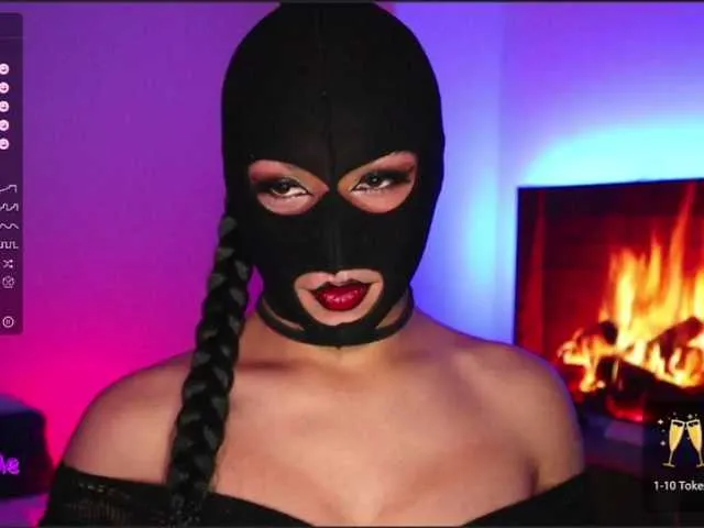 Live sex webcam photo for TathiDelvey #276126097