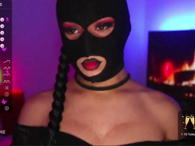 Live sex webcam photo for TathiDelvey #276623238