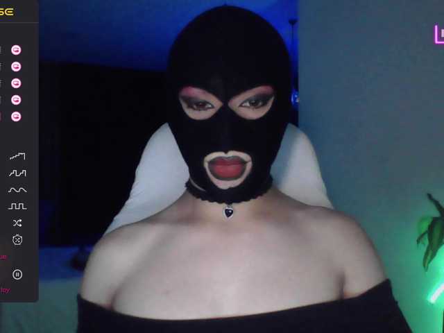 Live sex webcam photo for TathiDelvey #292337772