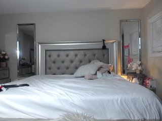 Live sex webcam photo for Tatiannalee #213992175