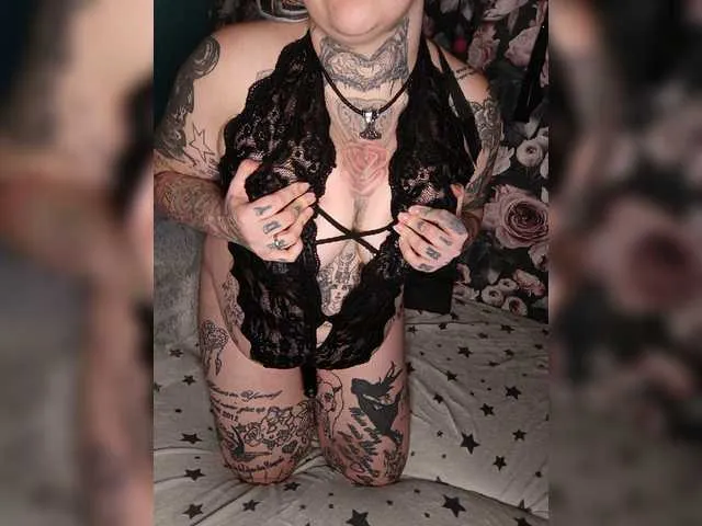 Live sex webcam photo for TatooShieldmaid #277041835