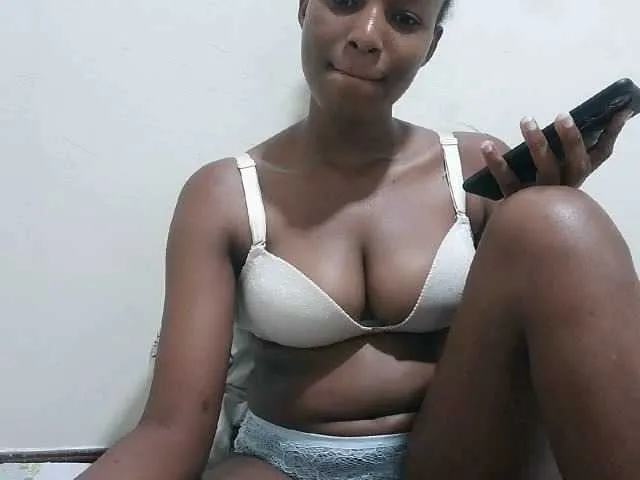 Live sex webcam photo for Tatswee #292227914