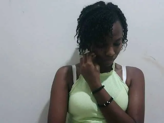 Live sex webcam photo for Tatswee #292336323