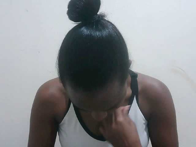 Live sex webcam photo for Tatswee #292399791