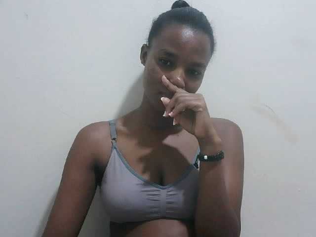 Live sex webcam photo for Tatswee #292406788