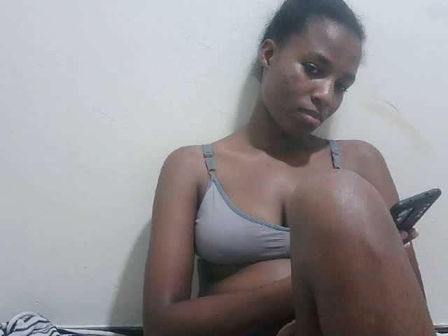 Live sex webcam photo for Tatswee #292410205