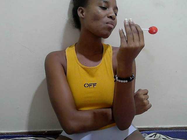 Live sex webcam photo for Tatswee #292422378