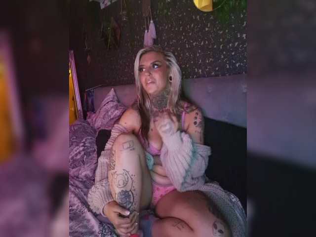 Live sex webcam photo for Tattedkyttie94 #289380930