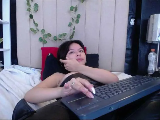 Live sex webcam photo for TattyWilson #278005456