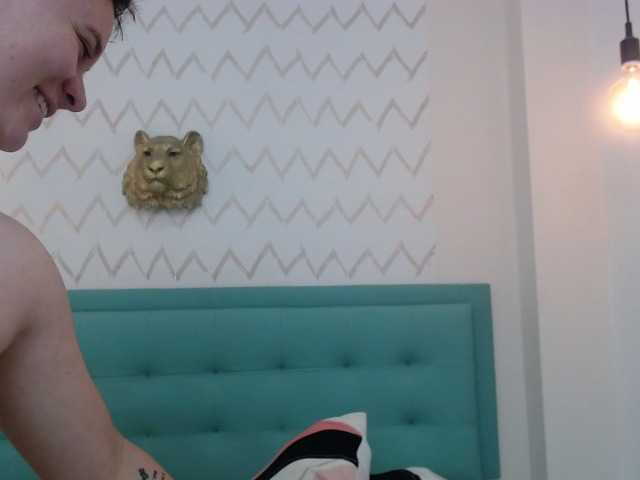 Live sex webcam photo for Taylor-Allana #271954051