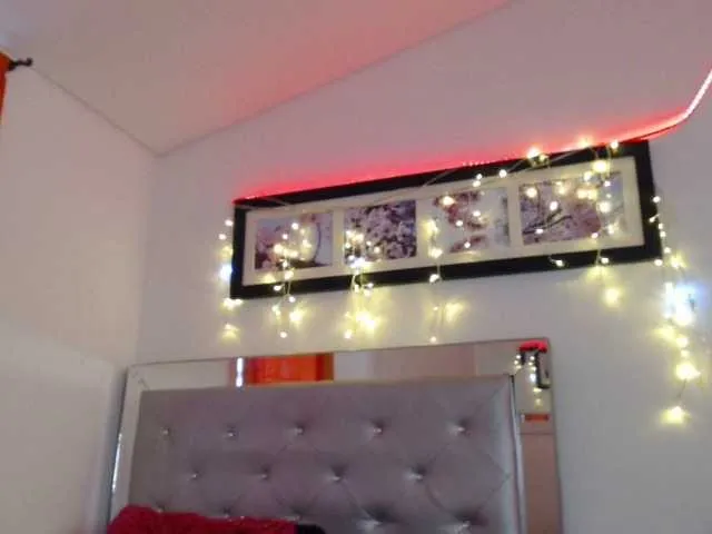 Live sex webcam photo for Taylor-Cox #271830709