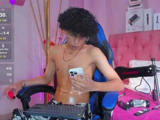 Live sex webcam photo for TaylorBlack #293438845