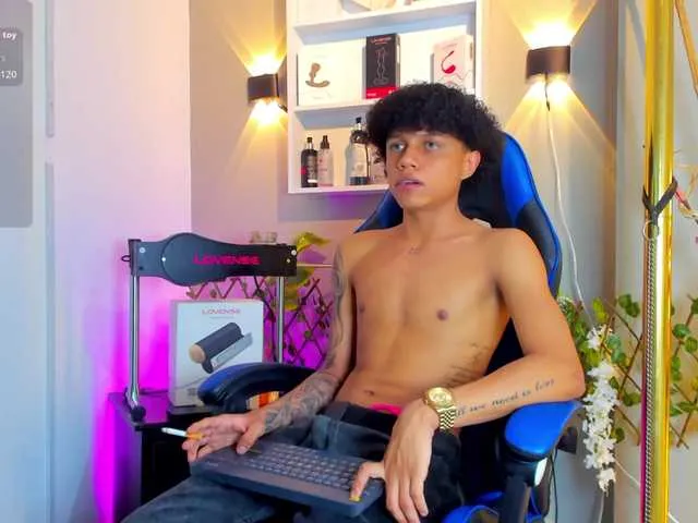 Live sex webcam photo for TaylorBlack #293945715