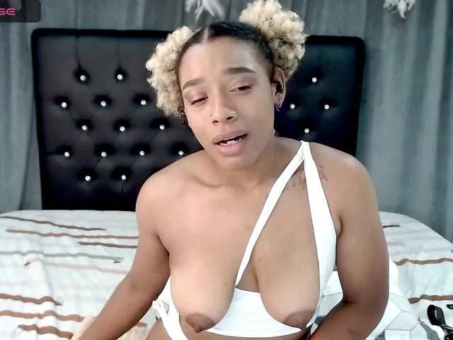 Live sex webcam photo for TaylorJacksson #277521166