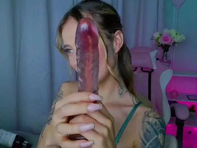 Live sex webcam photo for TaylorKnapp #291970813