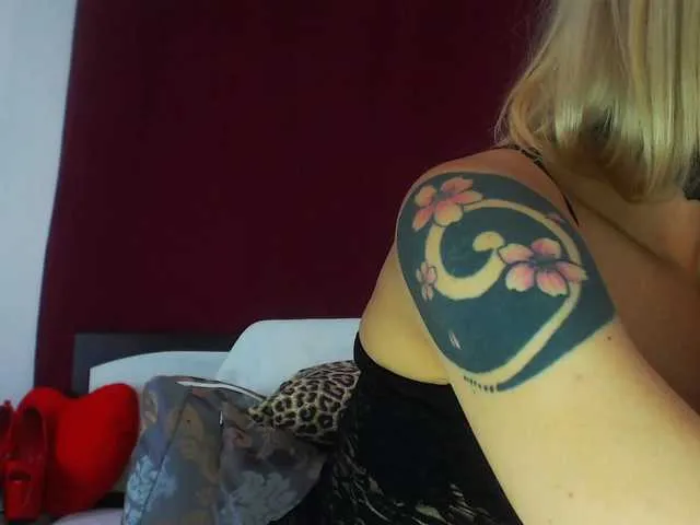 Live sex webcam photo for TaylorLove #278184927
