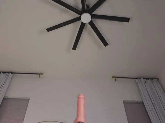 Live sex webcam photo for TaylorLove303 #291648929