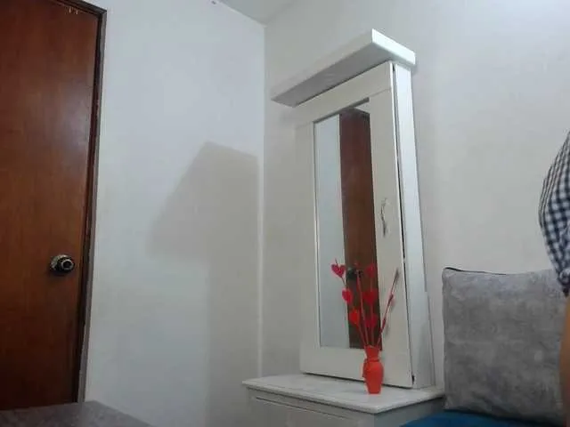 Live sex webcam photo for TaylorMegan #292257551