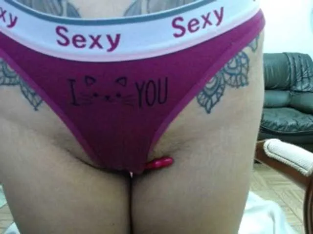 Live sex webcam photo for TaylorMegan #293673134