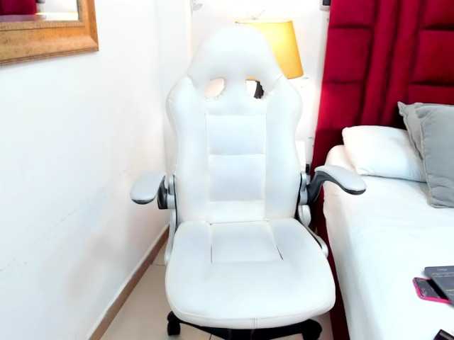 Live sex webcam photo for TayraDeSilva #275924251