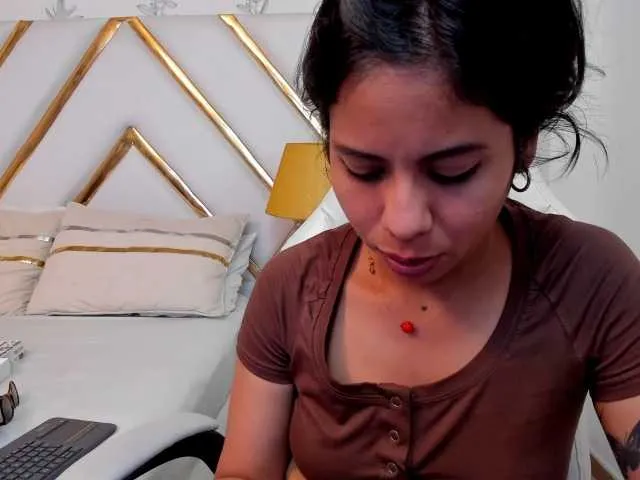 Live sex webcam photo for TayraDeSilva #276827438