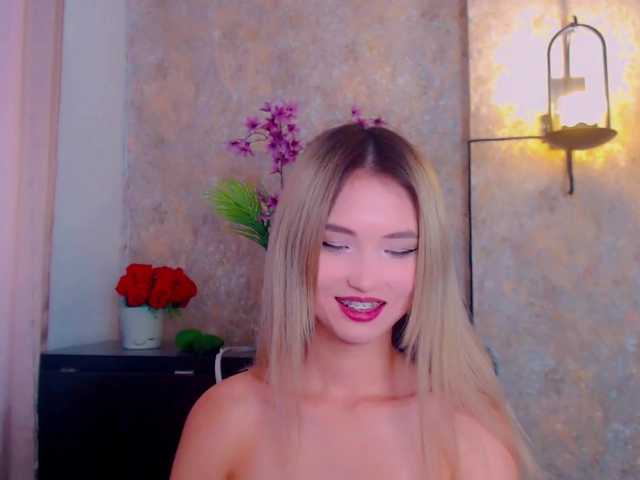 Live sex webcam photo for TeaRose12 #274236457