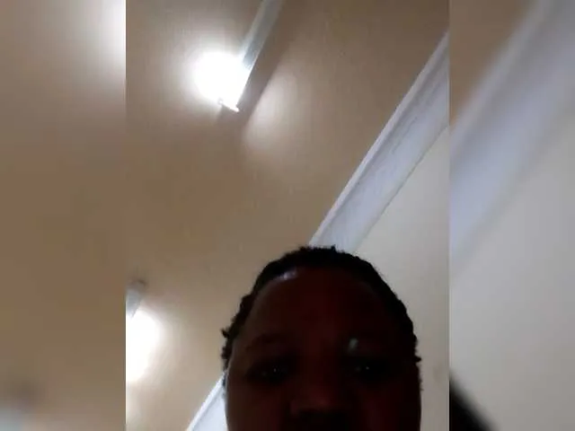 Live sex webcam photo for Tee-kaicy #292081095