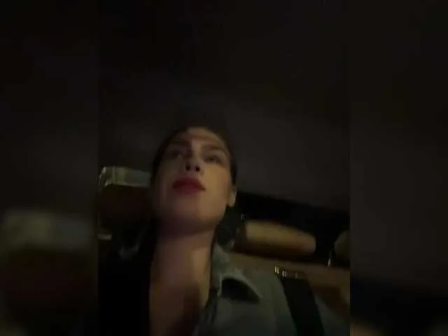 Live sex webcam photo for Teossa- #291539316