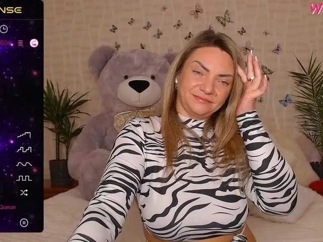 Live sex webcam photo for TerriLaxxx #277640816