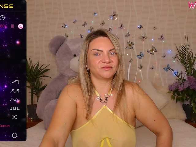 Live sex webcam photo for TerriLaxxx #277786770