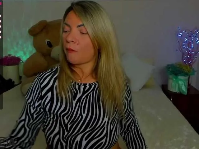 Live sex webcam photo for TerriNicee #275426542