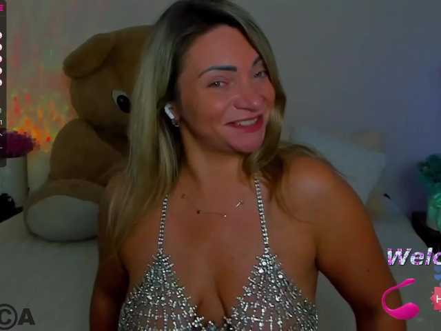 Live sex webcam photo for TerriNicee #275470219