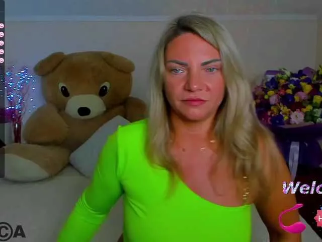 Live sex webcam photo for TerriNicee #276188283