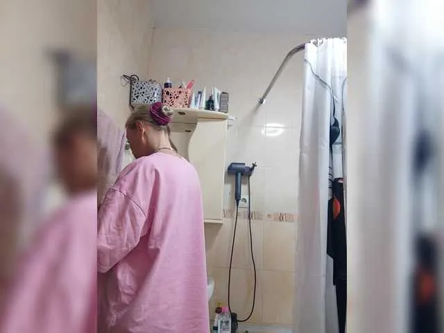 Live sex webcam photo for TerriRose #292127342