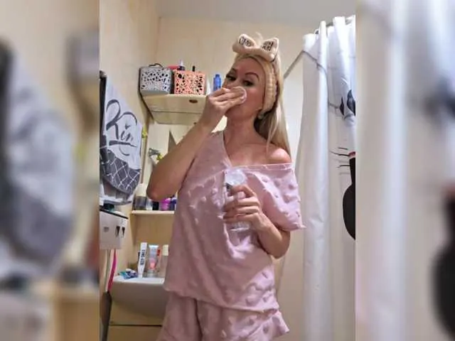Live sex webcam photo for TerriRose #292997674