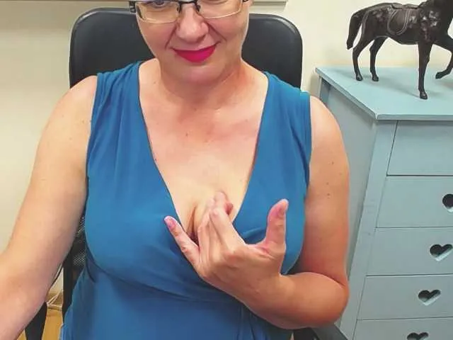 Live sex webcam photo for TerryLovex #275722352