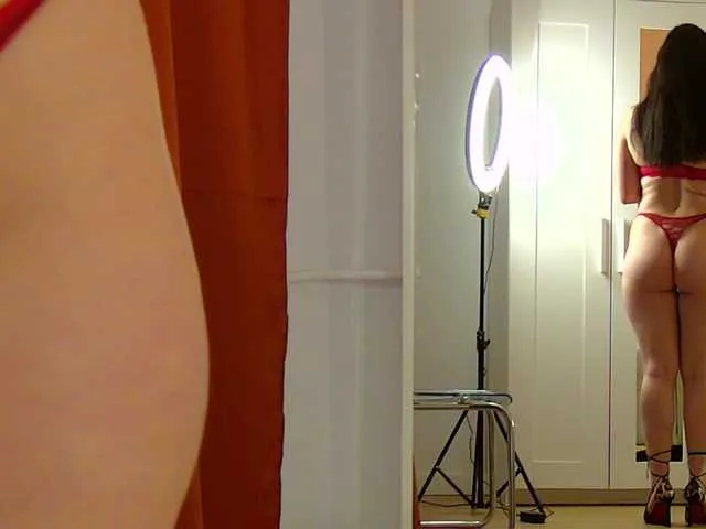 Live sex webcam photo for TessaBloom #293838194