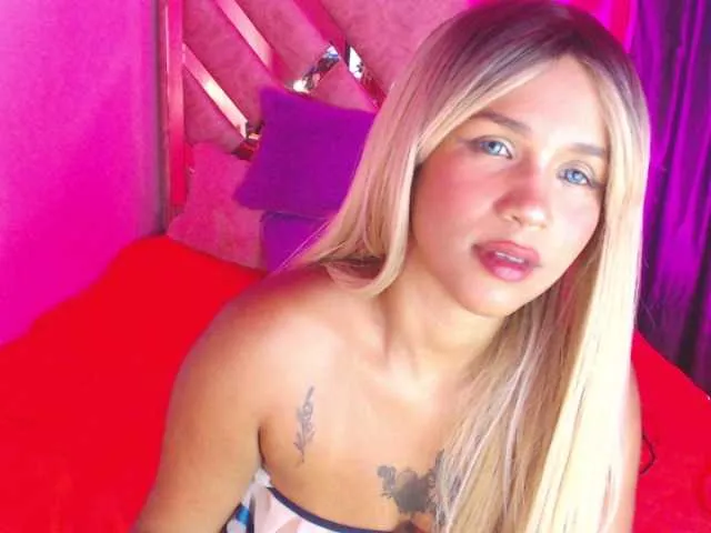 Live sex webcam photo for TessaM2 #291402391