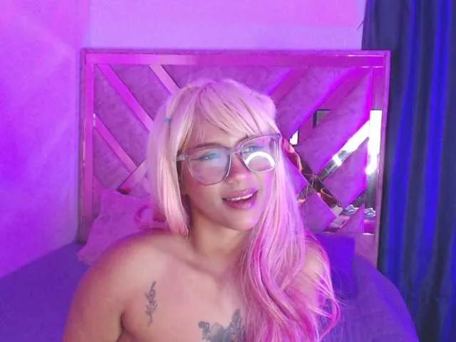 Live sex webcam photo for TessaM2 #292063989