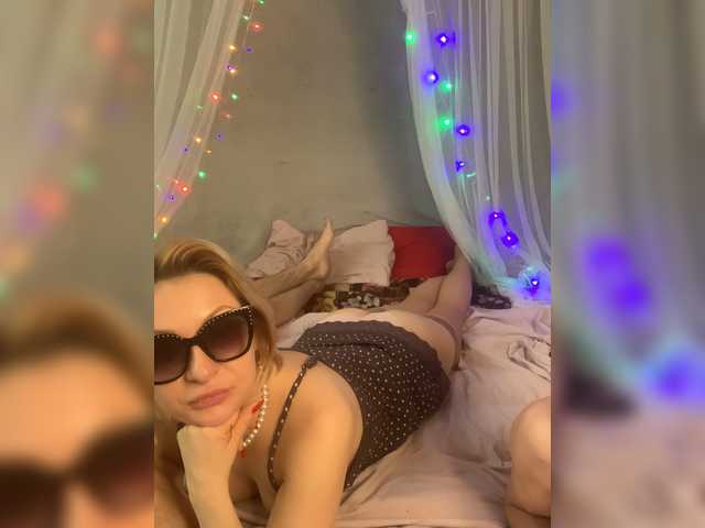 Live sex webcam photo for TeyaWarren #272627779