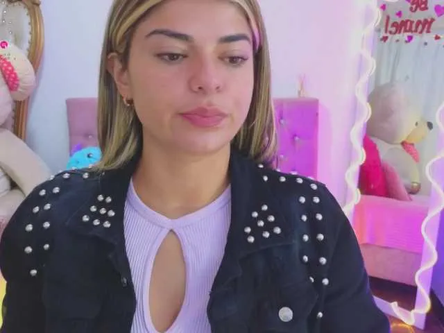 Live sex webcam photo for Thamy-tay #277228858