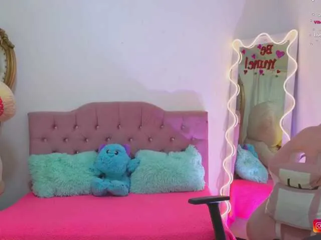 Live sex webcam photo for Thamy-tay #277310333