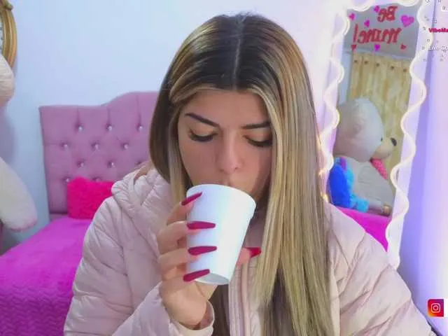 Live sex webcam photo for Thamy-tay #277399905