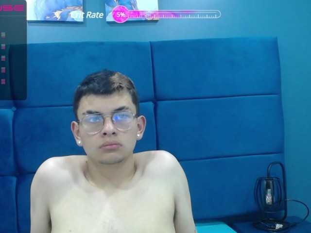 Live sex webcam photo for The-New-Camilo #275702452